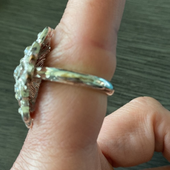 Silver Flower Starburst Rhinestone Ring Size 9 - Picture 8 of 8